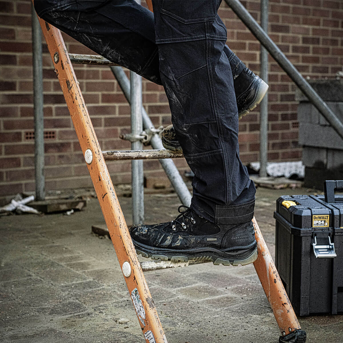 DEWALT Challenger Men's Waterproof Steel Toe Safety Boot - Image 5