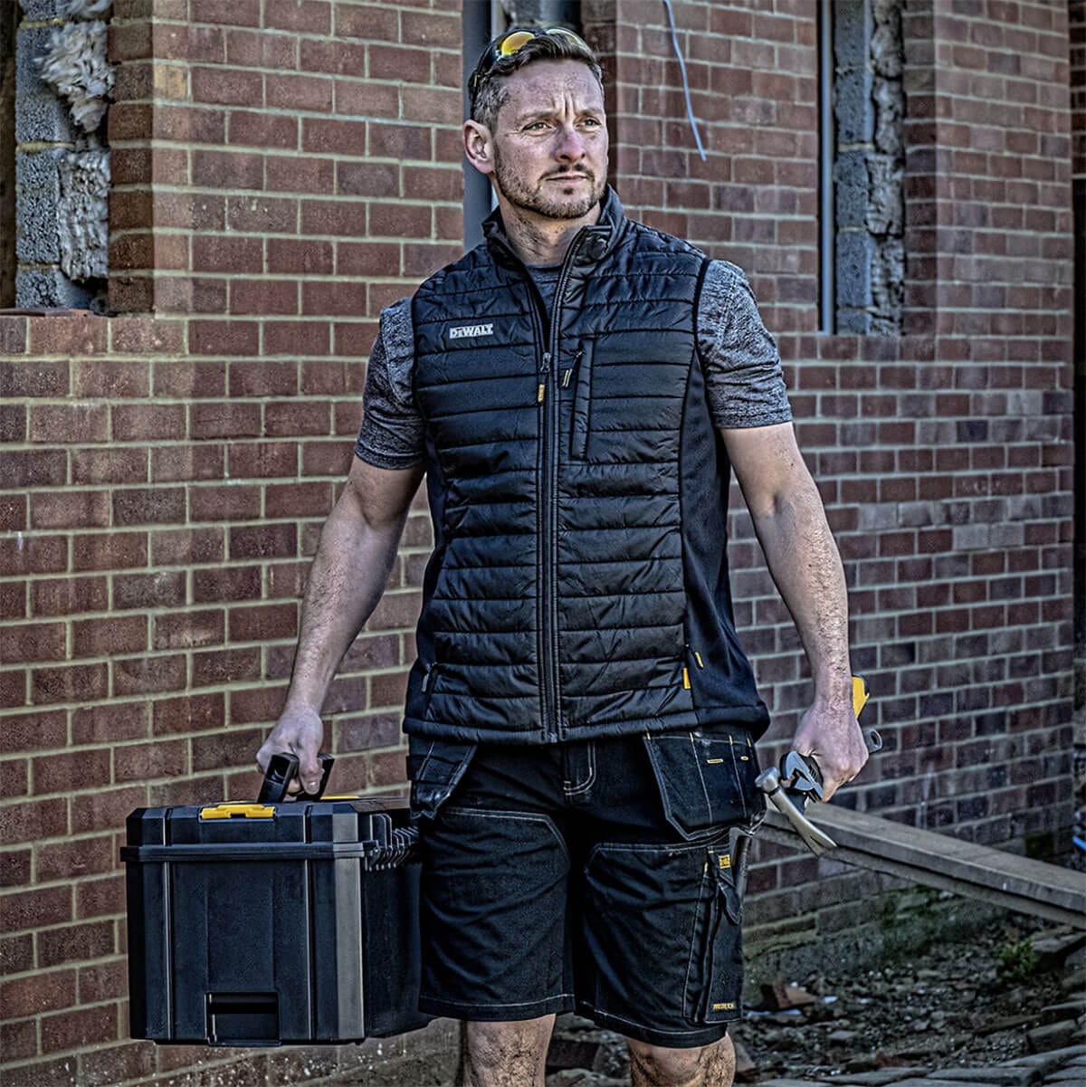 DEWALT Force Men's Lightweight, Rip-Stop, Slim Fit Gilet - Image 4