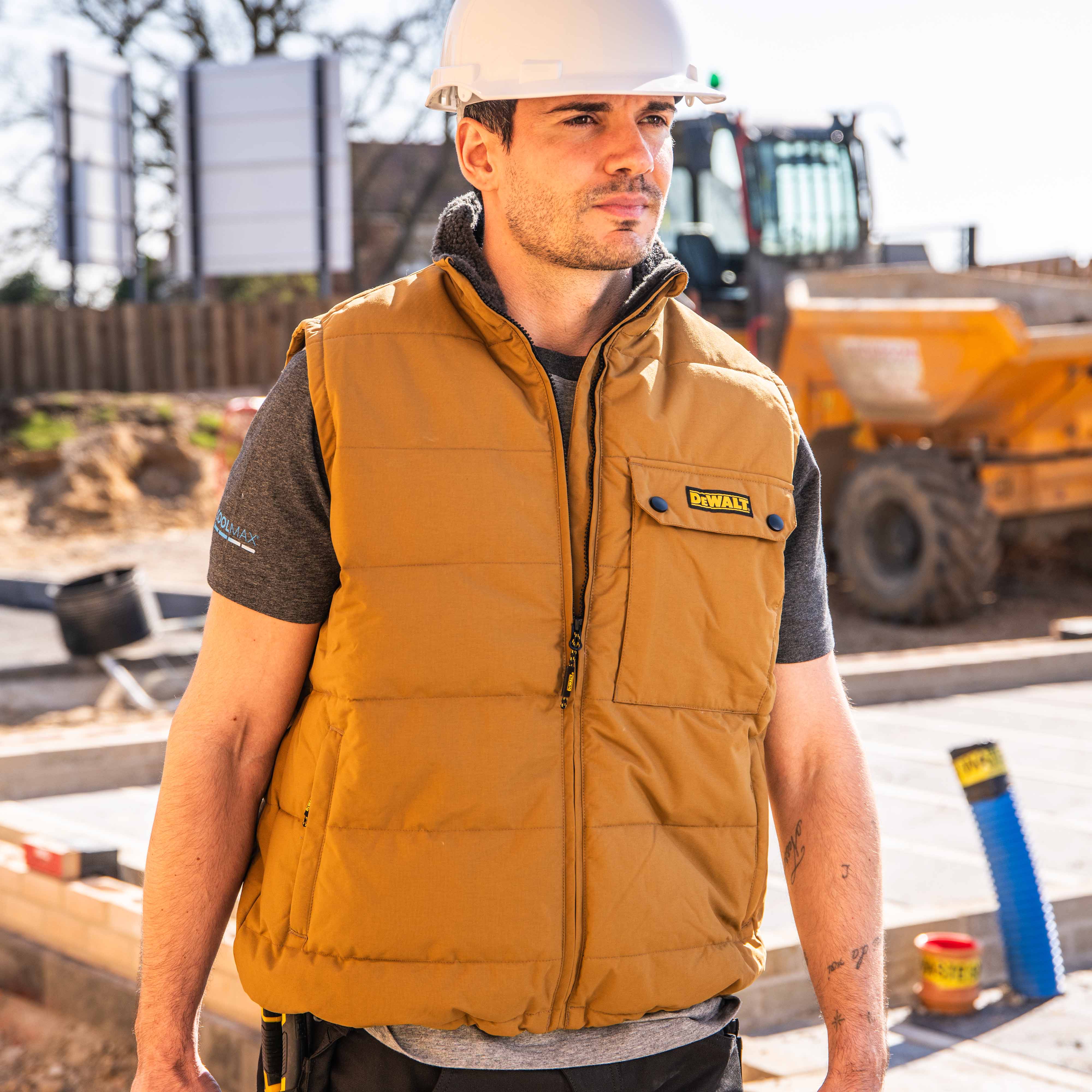 DEWALT Guildford Men's Borg Fleece Lined, Water Resistant, Puffer Work Gilet - Image 5