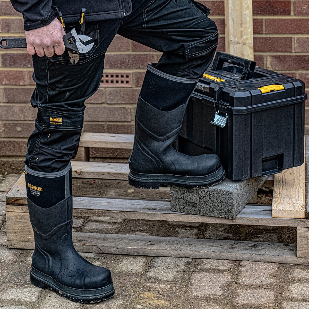 DEWALT Hobart Men's Neoprene, Waterproof, Thermal, Wellington Safety Boot - Image 5