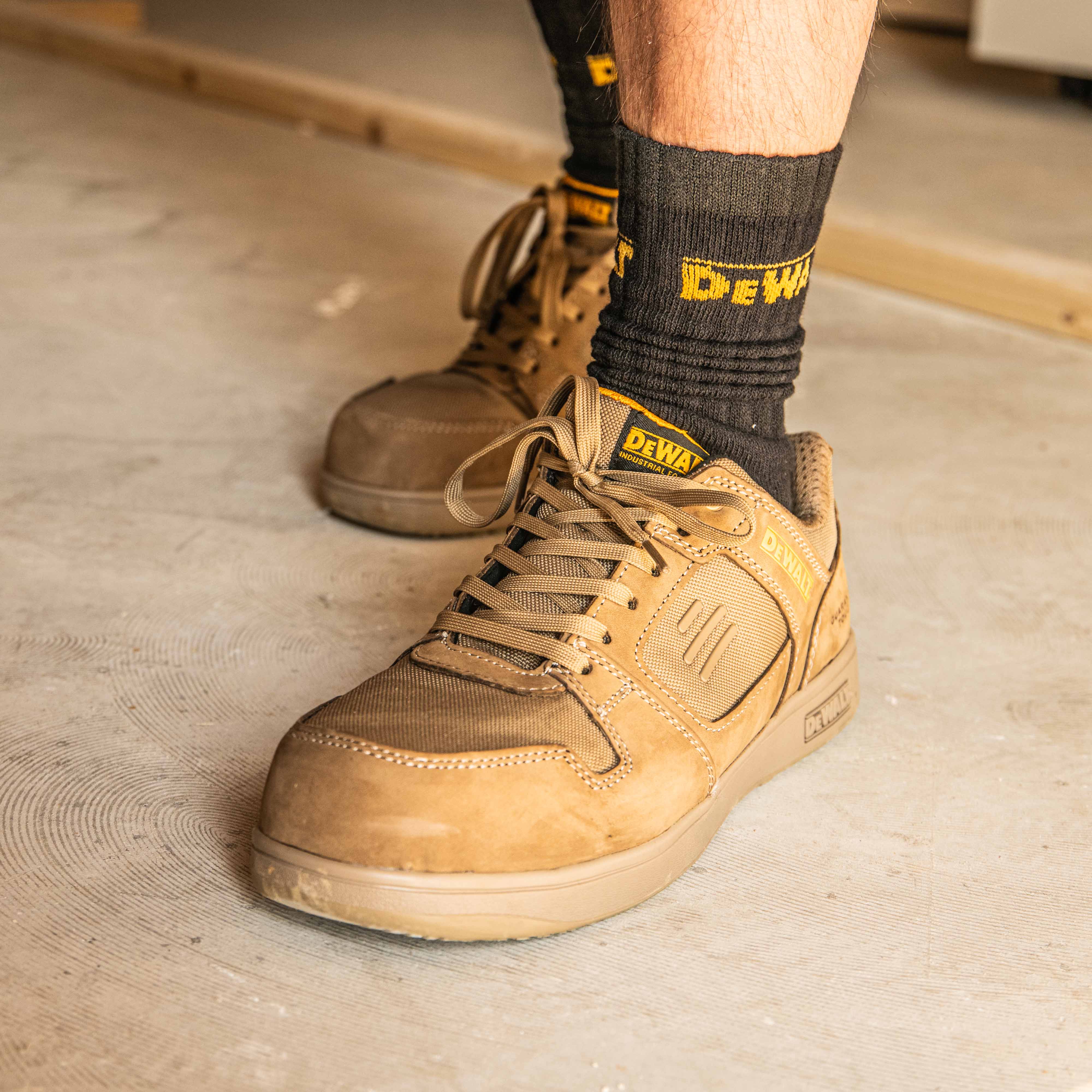 DEWALT Macon Men's Lightweight, Non-Metallic, Penetration Resistant, CoolMax Work Safety Trainer - Image 13