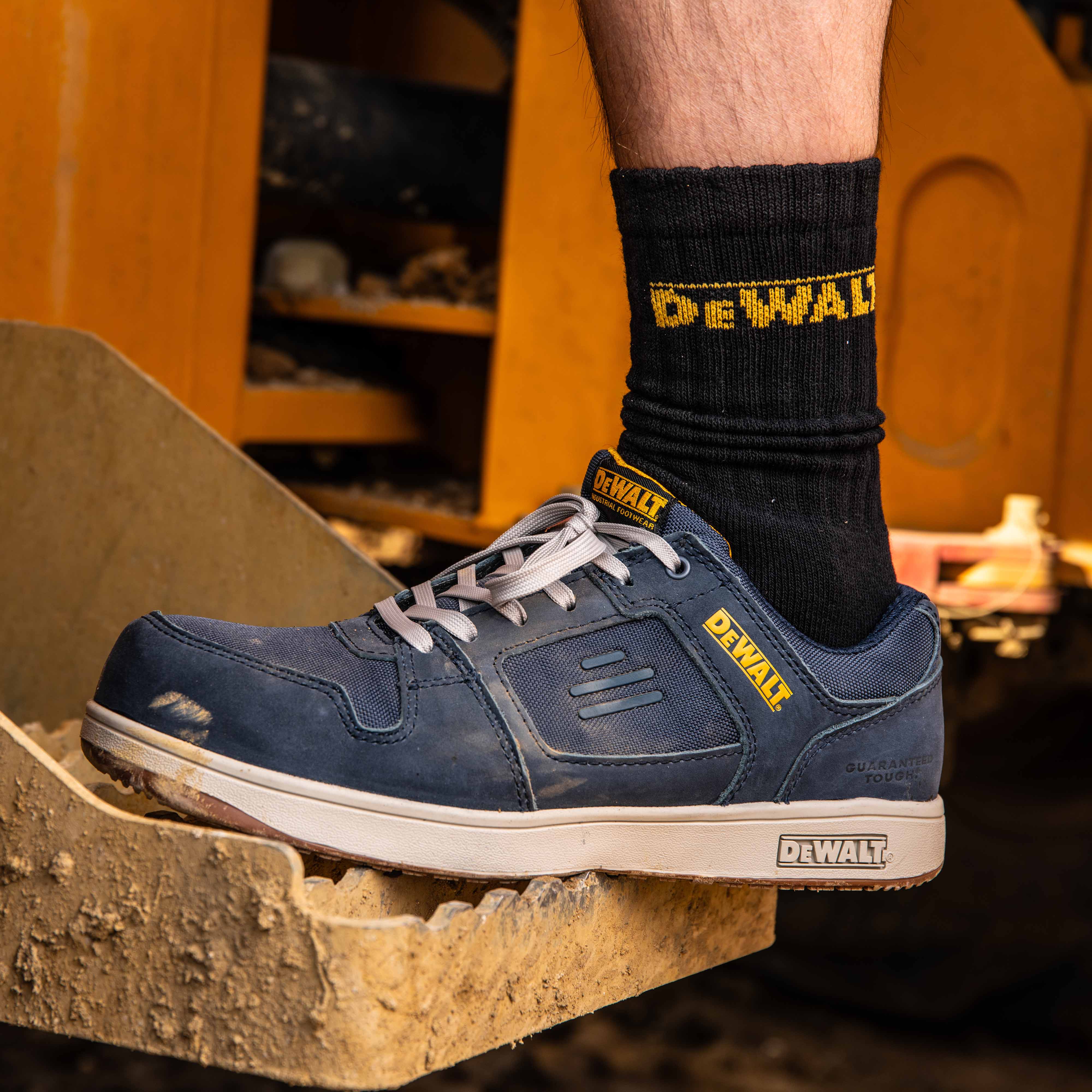 DEWALT Macon Men's Lightweight, Non-Metallic, Penetration Resistant, CoolMax Work Safety Trainer - Image 7