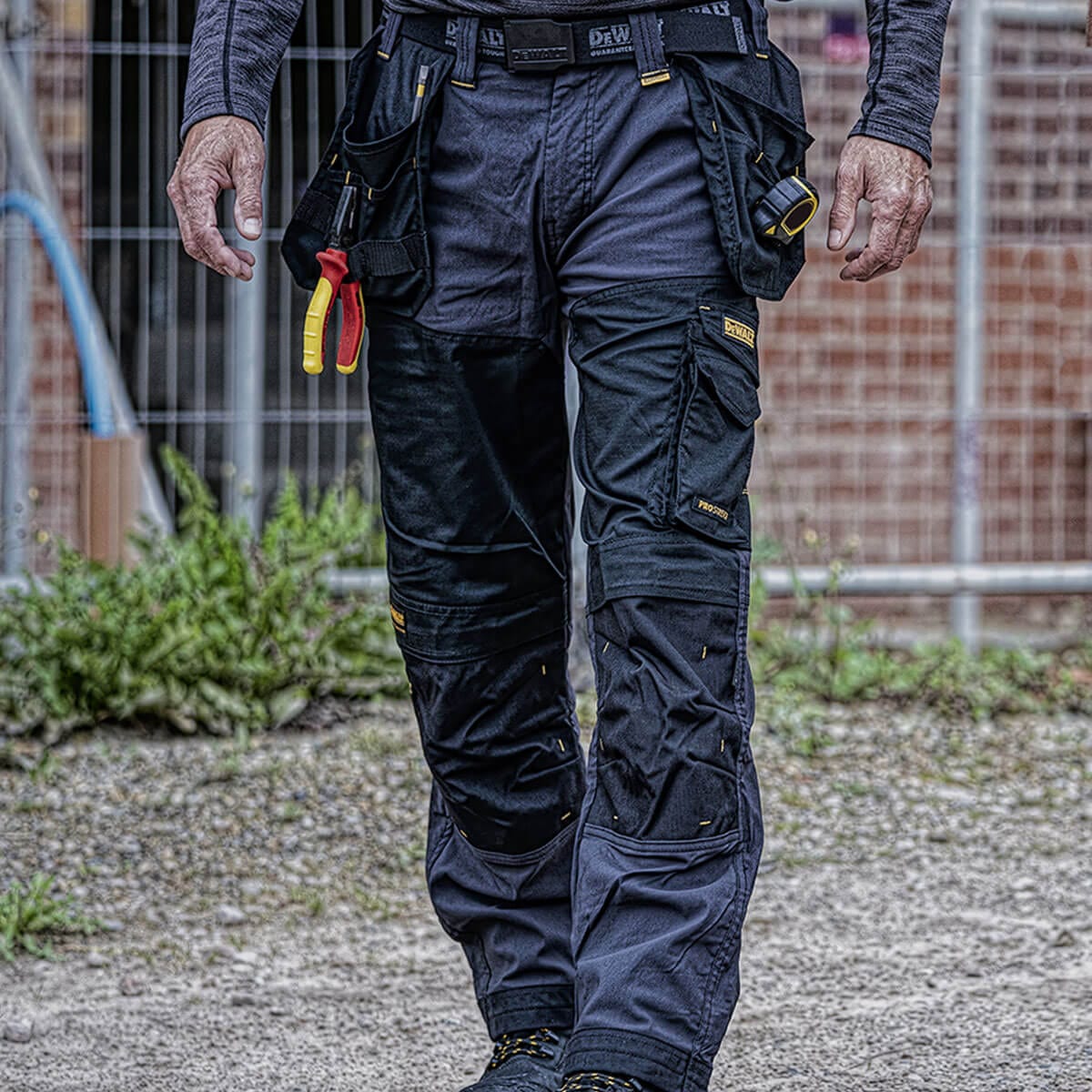 DEWALT Memphis Men's, Pro-Stretch, Holster Pocket, Cargo Work Trousers - Image 4