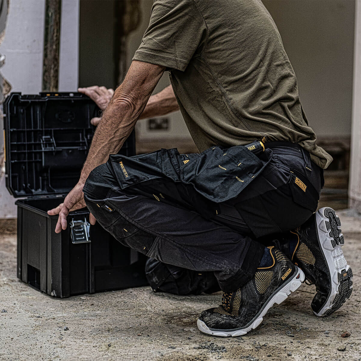 DEWALT Memphis Men's, Pro-Stretch, Holster Pocket, Cargo Work Trousers - Image 6